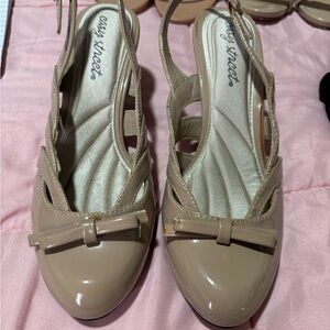 Easy Street Women's Beige Slingback Heels